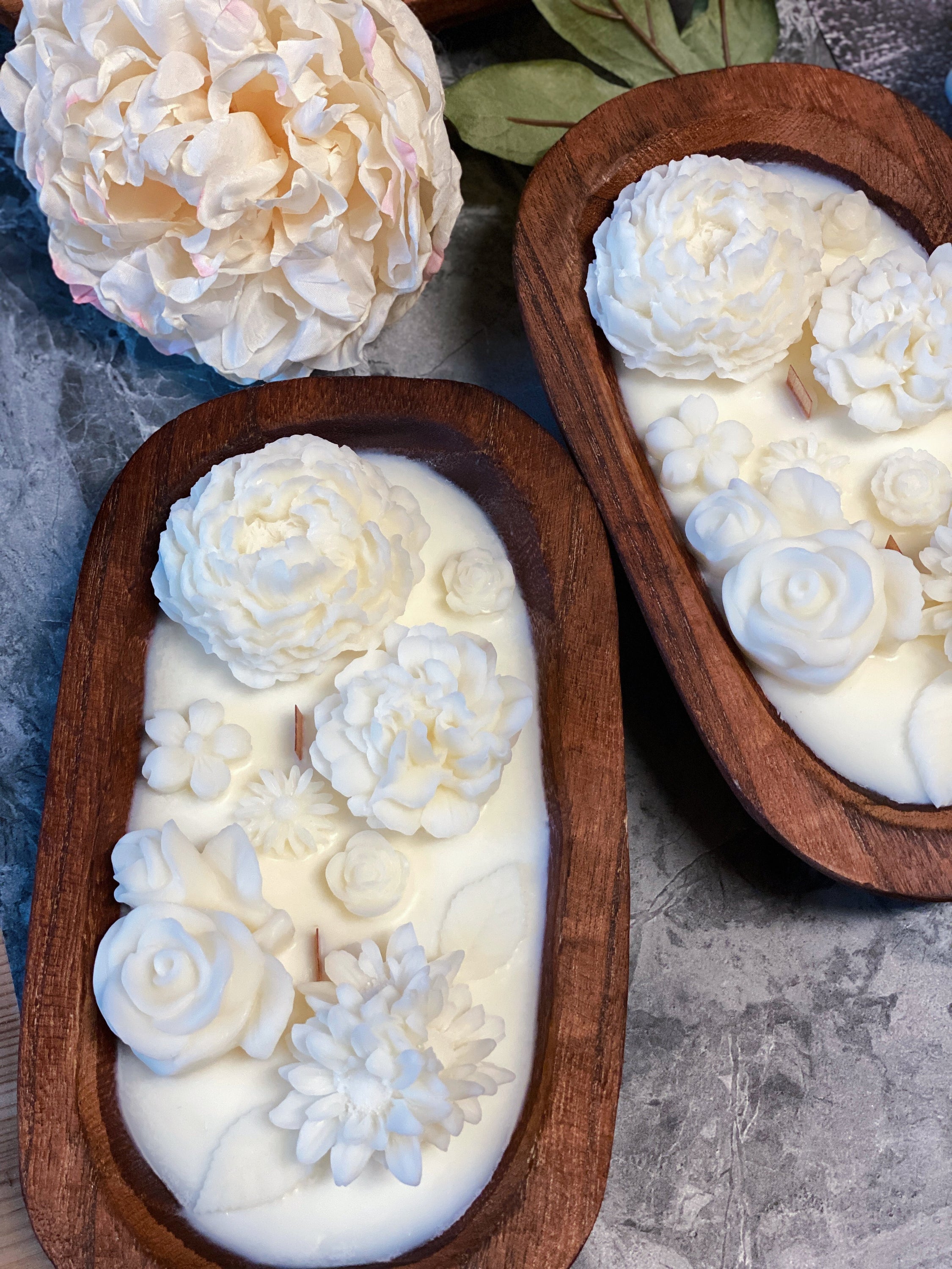 Bougie Botanique en Bol de Bois — Fleurs Séchées & Parfum Envoûtant